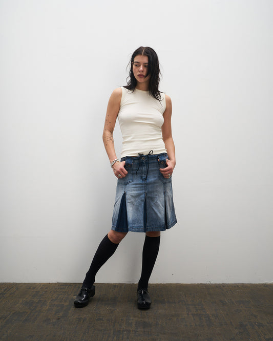 Sleeveless T-shirt