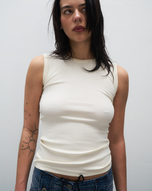 Sleeveless T-shirt